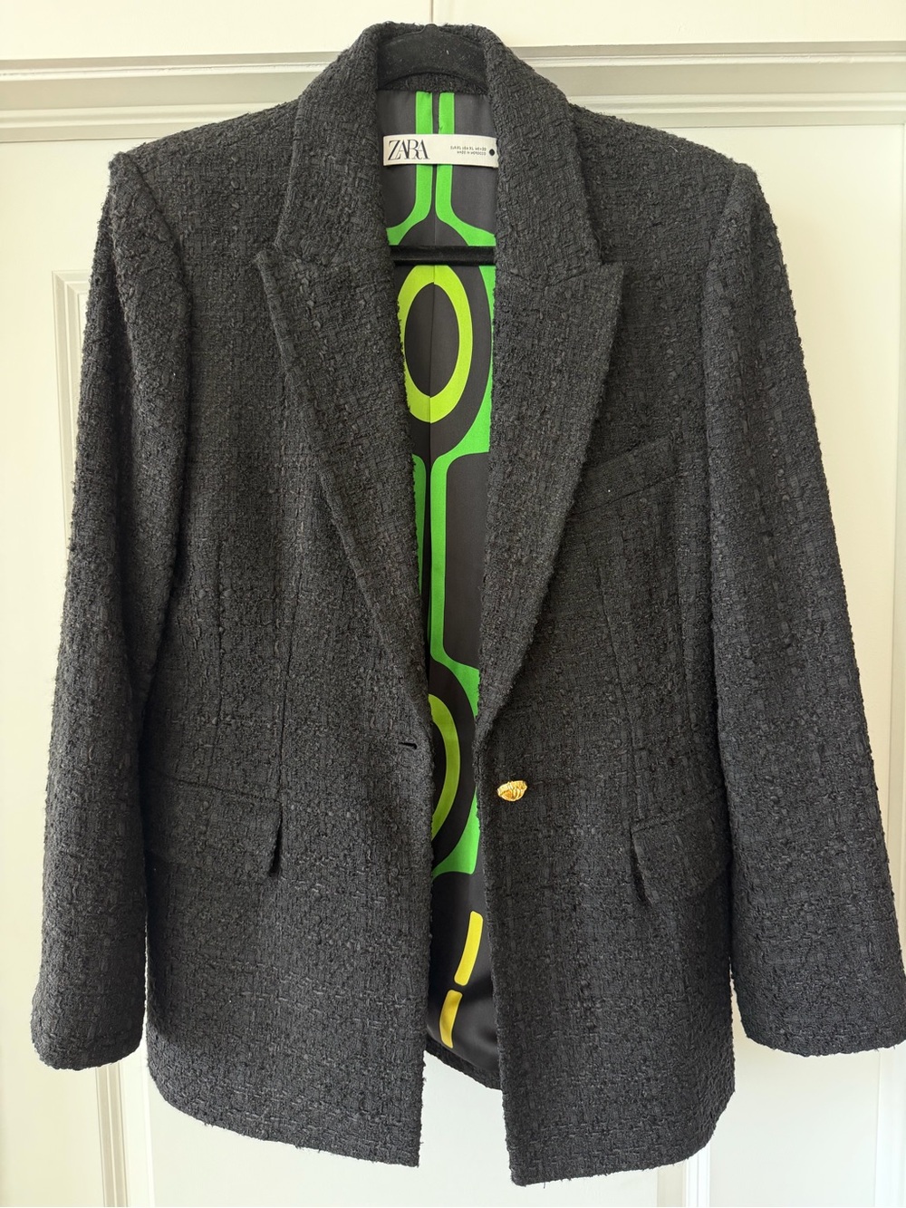 ZARA Black Textured Blazer with Bold Graphic Lining – Size XL